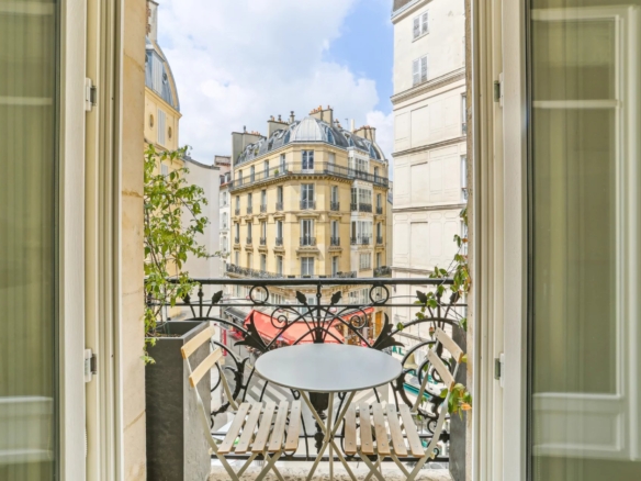 2 Bedroom Apartment in Paris 1st (Louvre – Vendôme) 12