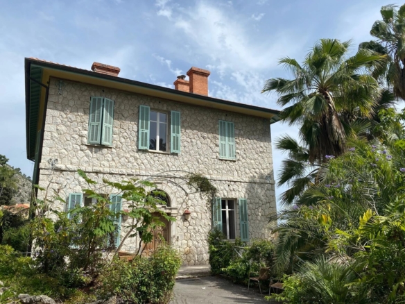 5 Bedroom Villa/House in Menton 2