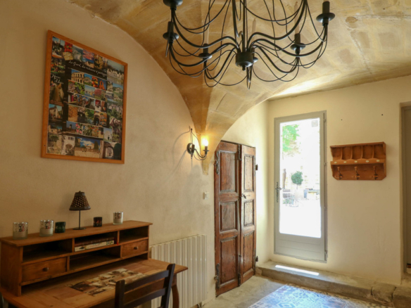 9 Bedroom Villa/House in Uzes 16