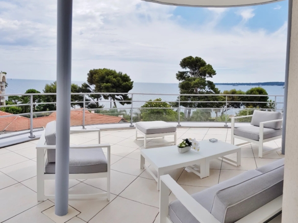 3 Bedroom Apartment in Cannes 14
