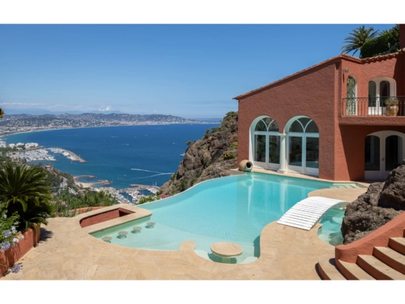 5 Bedroom Villa/House in Theoule Sur Mer 16