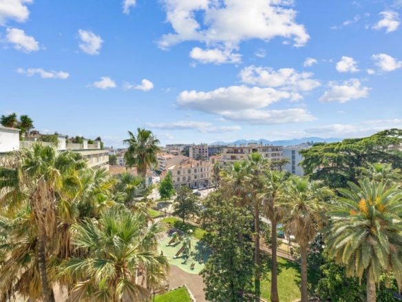 2 Bedroom Apartment in Cannes 16
