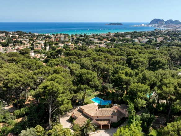 5 Bedroom Villa/House in La Ciotat 32