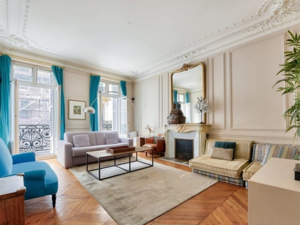2 Bedroom Apartment in Paris 8th (Golden Triangle - Parc Monceau) 24