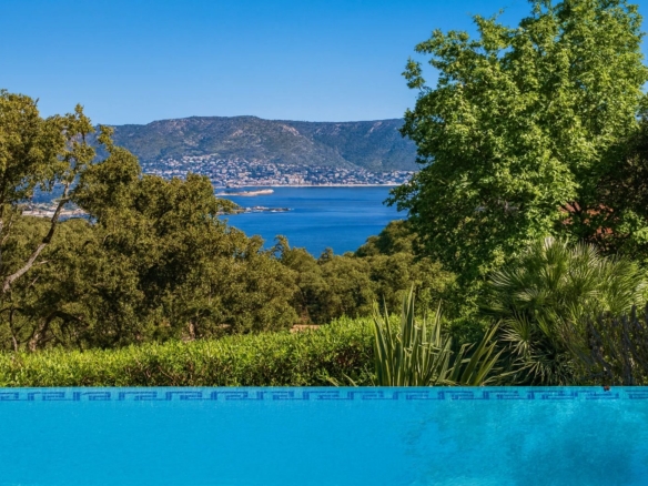 7 Bedroom Villa/House in Bormes Les Mimosas 30