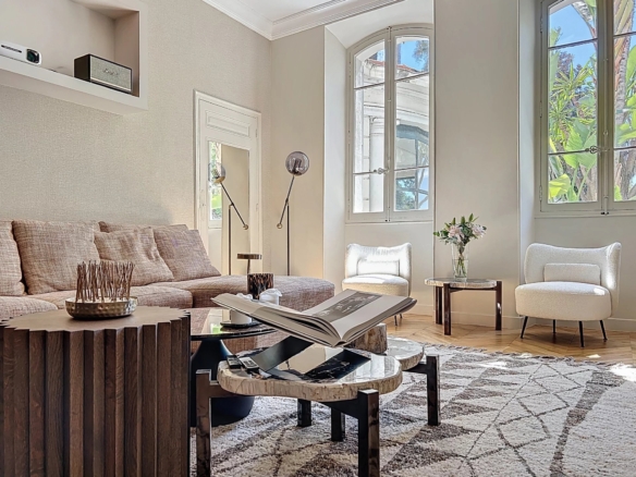 2 Bedroom Apartment in Cannes 14