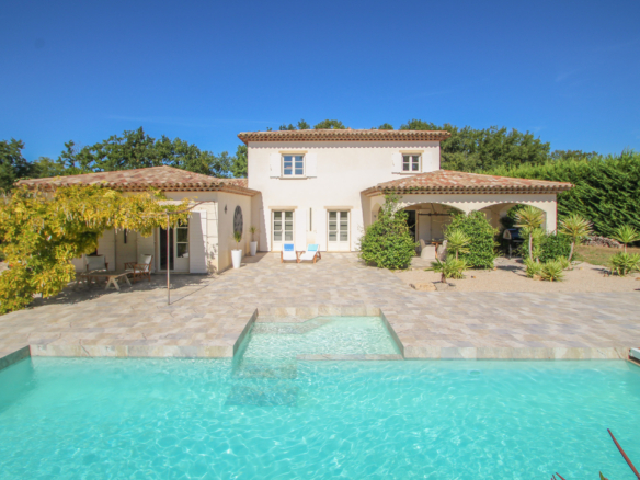 4 Bedroom Villa/House in Callian 10