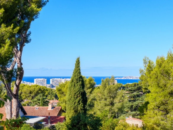5 Bedroom Villa/House in Marseille 16