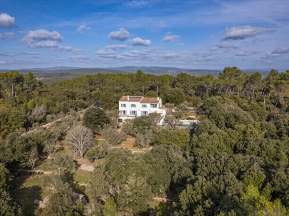 5 Bedroom Villa/House in Le Thoronet 36