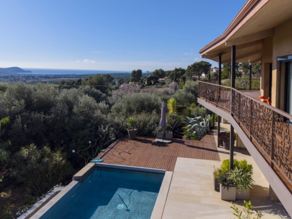 7 Bedroom Villa/House in La Cadiere D Azur 30