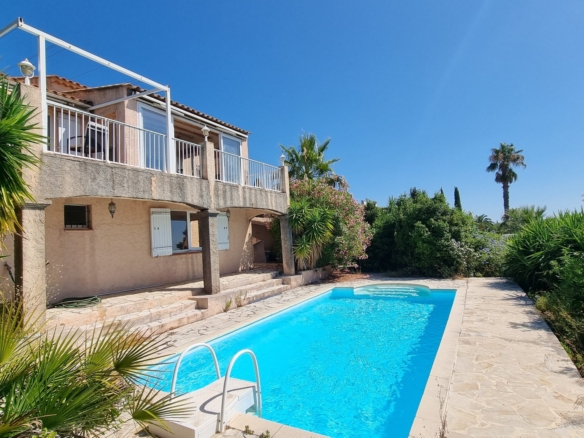 4 Bedroom Villa/House in Les Issambres 6