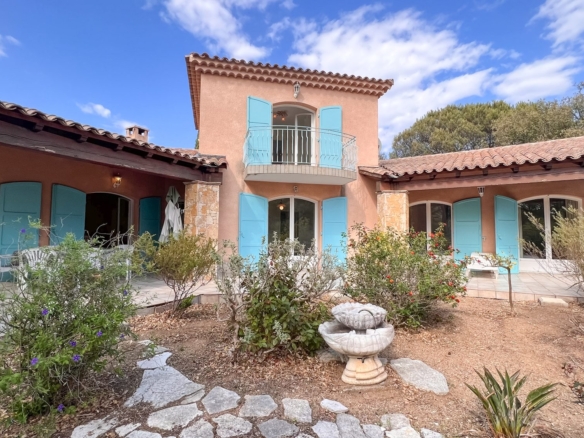 4 Bedroom Villa/House in Les Issambres 36