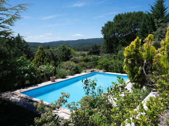 5 Bedroom Villa/House in Rognes 34