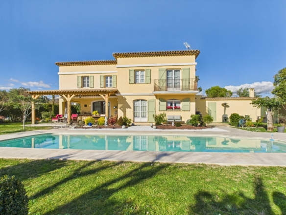 4 Bedroom Villa/House in Valbonne 12