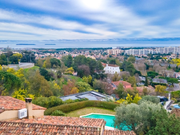 6 Bedroom Villa/House in Mandelieu La Napoule 26