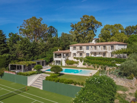6 Bedroom Villa/House in Cap D Antibes 22