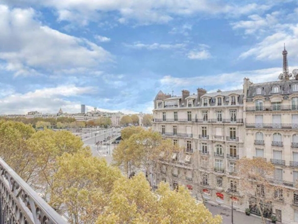 3 Bedroom Apartment in Paris 8th (Golden Triangle - Parc Monceau) 34