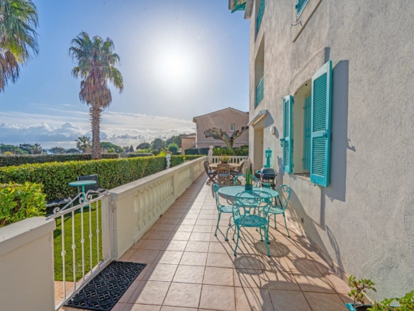 2 Bedroom Apartment in Ste Maxime 14
