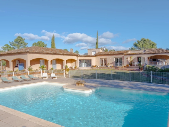 6 Bedroom Villa/House in Roquebrune Sur Argens 34
