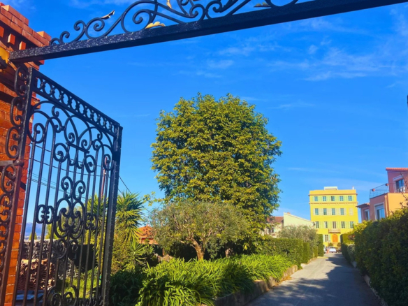 2 Bedroom Apartment in Nice - Mont Boron 22