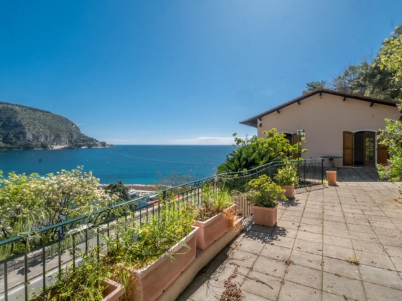 3 Bedroom Villa/House in Eze 18