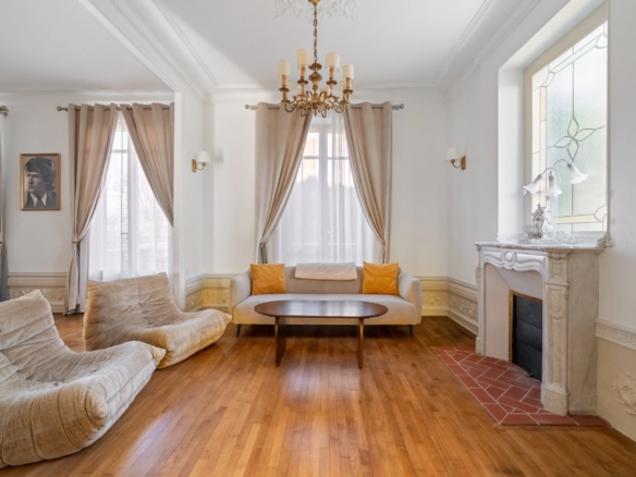 6 Bedroom Castle/Estates in Saint-maur-des-fossés 32