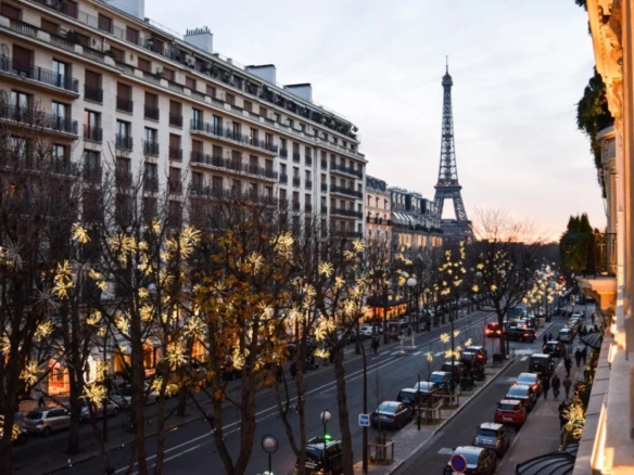 3 Bedroom Apartment in Paris 8th (Golden Triangle - Parc Monceau) 8