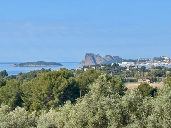 4 Bedroom Villa/House in La Ciotat 4