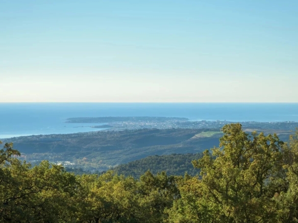4 Bedroom Villa/House in Vence 32
