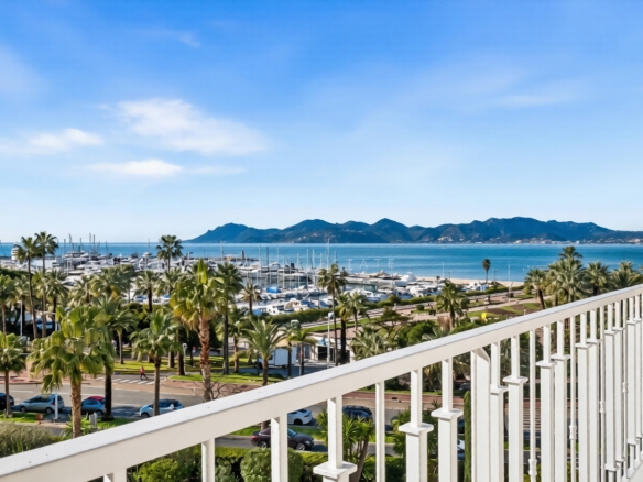 2 Bedroom Apartment in Cannes 18