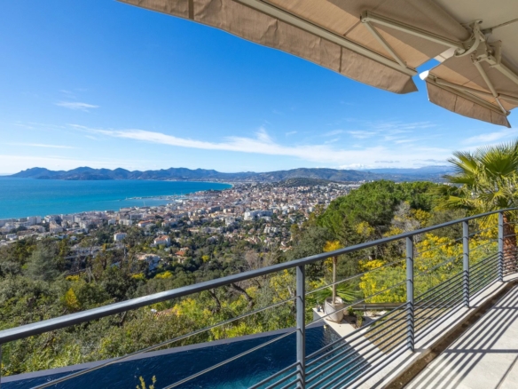 3 Bedroom Apartment in Cannes 28