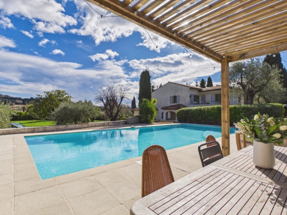 5 Bedroom Villa/House in Grasse 14