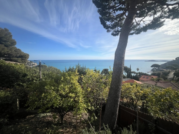 4 Bedroom Villa/House in Eze 18