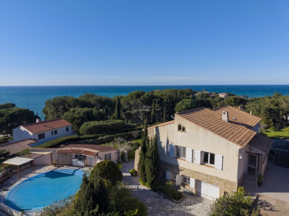 9 Bedroom Villa/House in Sanary Sur Mer 36