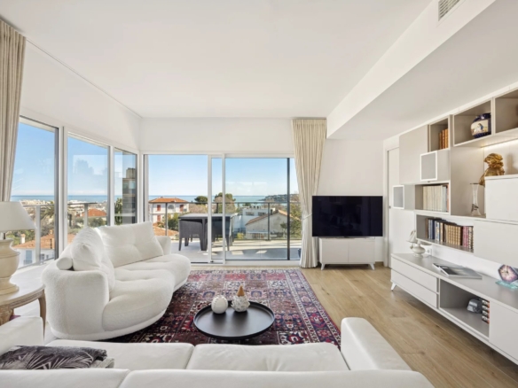 2 Bedroom Apartment in Antibes 12
