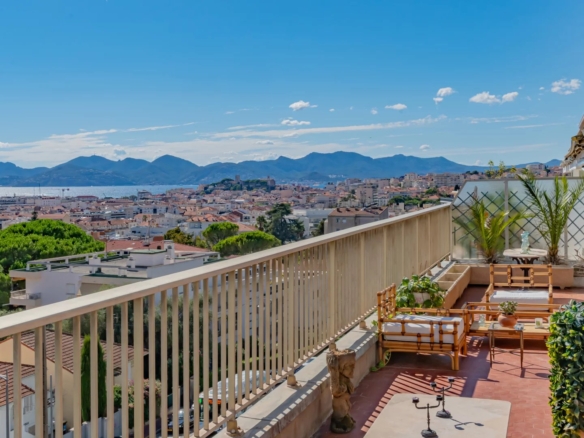 3 Bedroom Apartment in Cannes 28