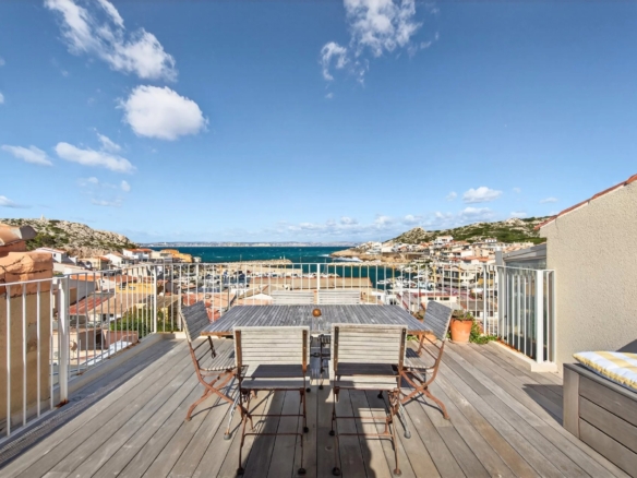 2 Bedroom Villa/House in Marseille 14