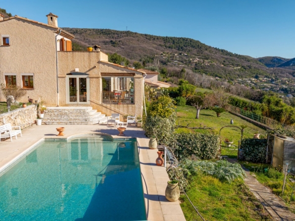 4 Bedroom Villa/House in Tourrettes Sur Loup 2