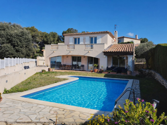 4 Bedroom Villa/House in Sausset Les Pins 36
