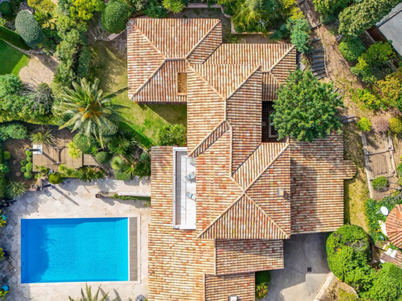 Aerial photo of a luxury villa in france surrounded by trees