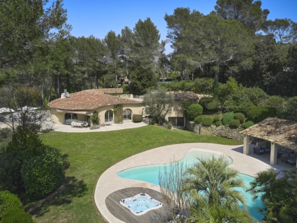 8 Bedroom Villa/House in Mouans Sartoux 28