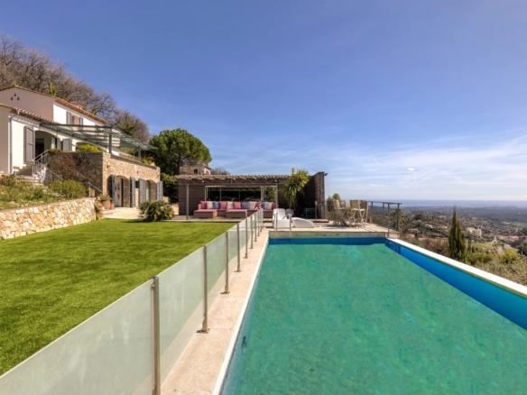5 Bedroom Villa/House in Chateauneuf Grasse 24