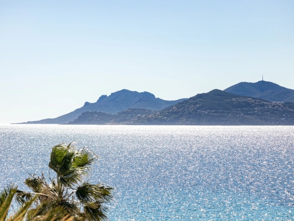 4 Bedroom Apartment in Cannes 4