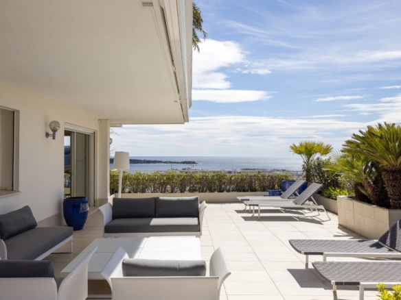 3 Bedroom Apartment in Cannes 6