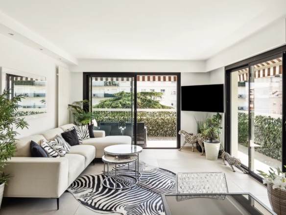 2 Bedroom Apartment in Cannes 24