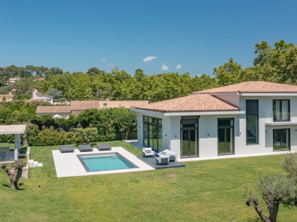 5 Bedroom Villa/House in Mougins 12