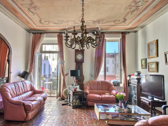 4 Bedroom Apartment in Nice - City 8