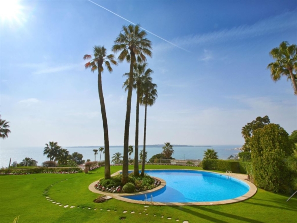 3 Bedroom Apartment in Cannes 26
