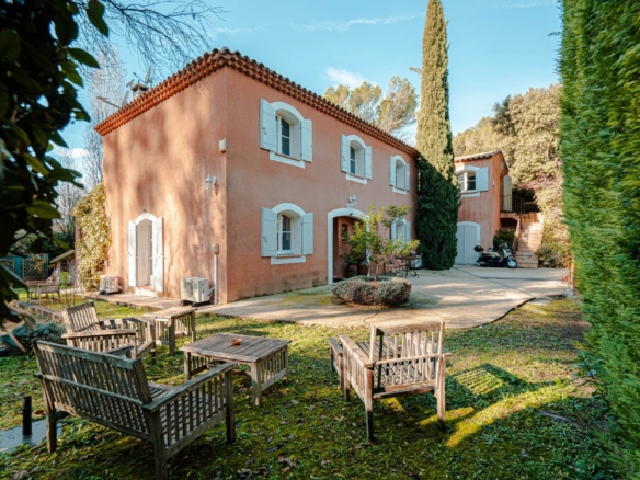 6 Bedroom Villa/House in St Marc Jaumegarde 8