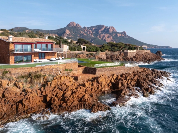 4 Bedroom Villa/House in Antheor 10